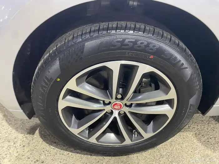 جاكوار F Pace R Sport ستة سلندر سوبر تشارج 23