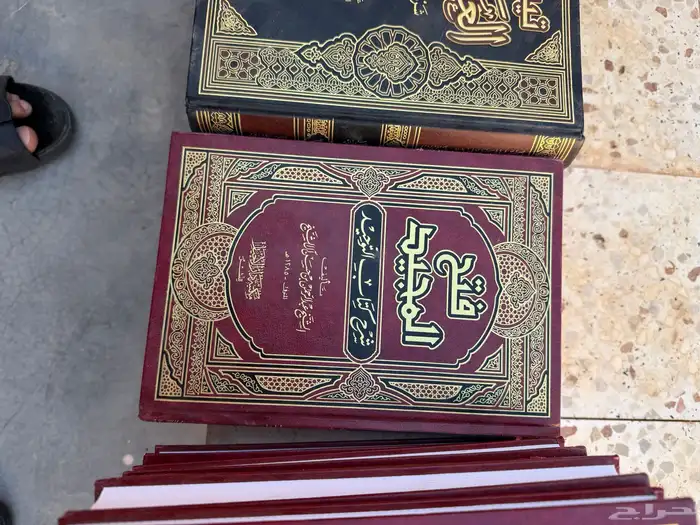 كتب بحالة ممتازة للبيع   دينية مجلدات   روايات  نحو 15