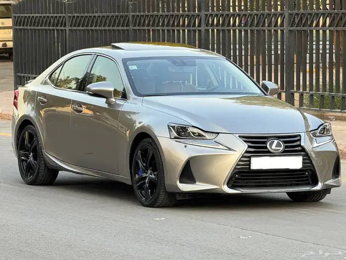 لكزس IS350 فل 2017 سعودي 6