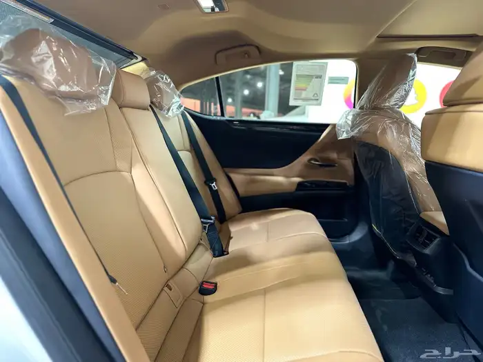 لكزس ES300 هايبرد موديل 2025 12