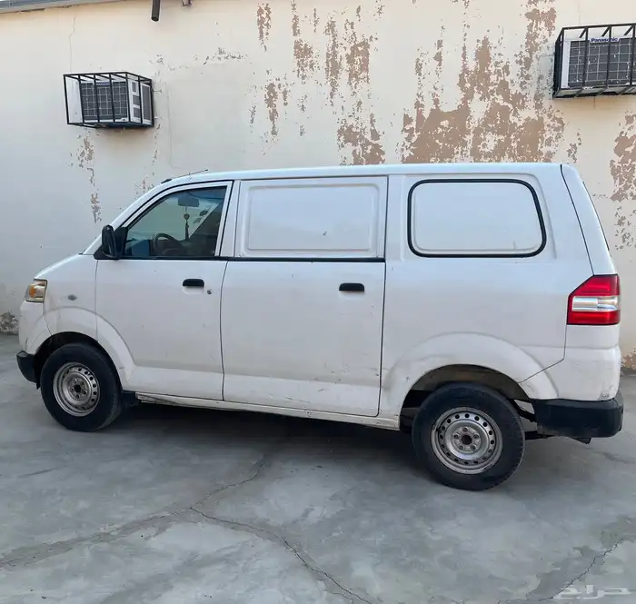 دباب فان بضاعه 2009 للإيجار الشهري 0