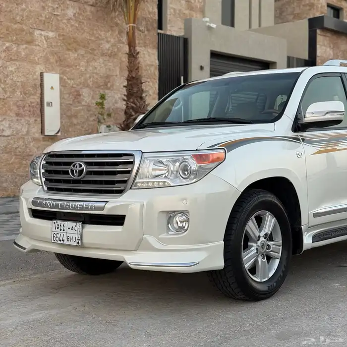 لاندكروزر VXR فكسار 2015 بريمي ( وكالة ) 17