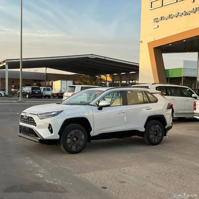 تويوتا راف 4 XLE نص فل 2025 2