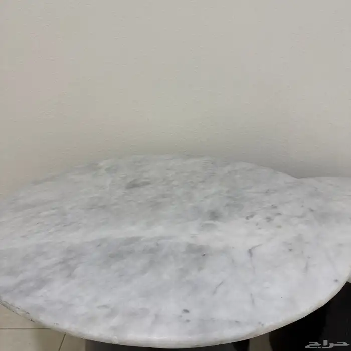 طاوله للبيع بتصميم ثنائي رخام نظييف 2