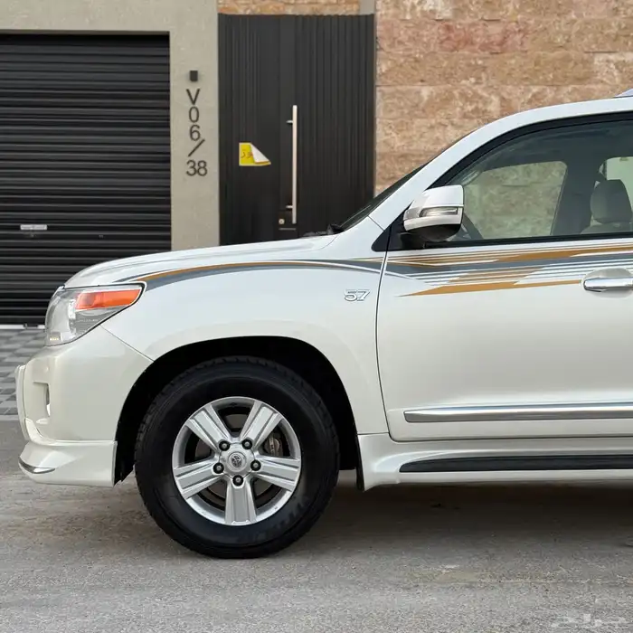 لاندكروزر VXR فكسار 2015 بريمي ( وكالة ) 15