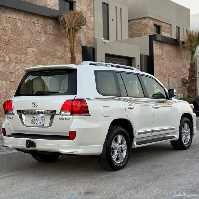 لاندكروزر VXR فكسار 2015 بريمي ( وكالة ) 1