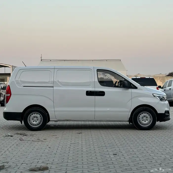 هونداي H1 اتش ون 2021 بضاعه بنزين سعودي 7