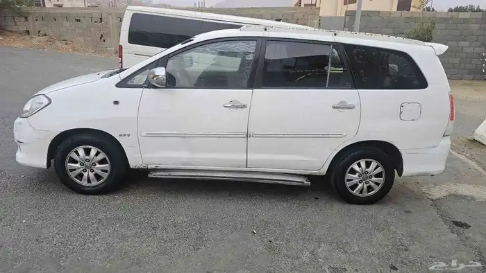 تيوتا انوفا فل كامل بحالة ممتاز ثاني مالك 2