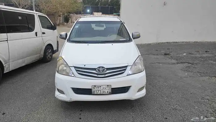 تيوتا انوفا فل كامل بحالة ممتاز ثاني مالك 4