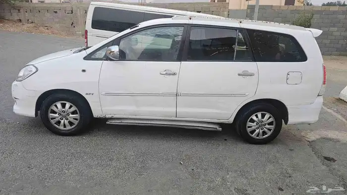 تيوتا انوفا فل كامل بحالة ممتاز ثاني مالك 1