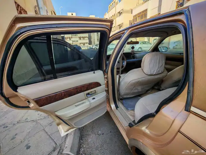 فورد قراند ماركيز للبيع 2005 ماشي 269 GS برقهام نادر 9