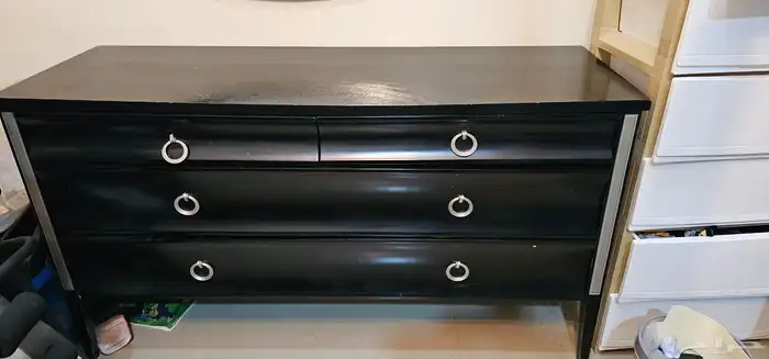 غرفه نوم بدون دولاب ملابس 3