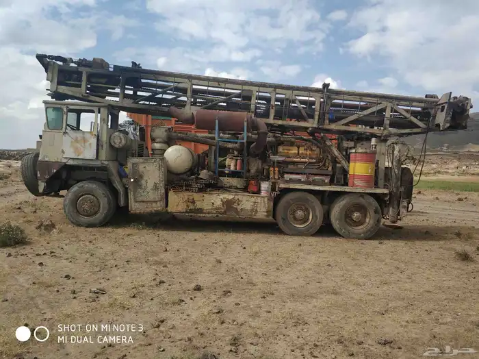 معلم حفار ابار ارتوازيه تيفوار. أو تونتي 0