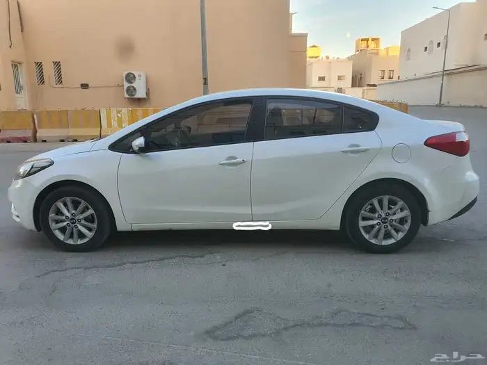 للبيع كيا سيراتو 2016 مالك أول 4