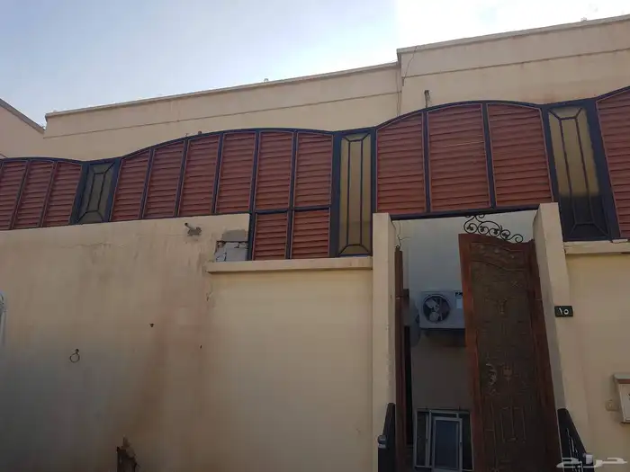 تلبيس ابواب حديد بالواح بديل خشب  فخامة  متانة  وجمال يدوم 6