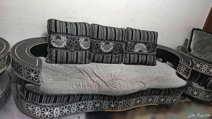 كنب هديه 3 قطع بحاله جيده جدا الاسفنج والخشب ممتاز 1