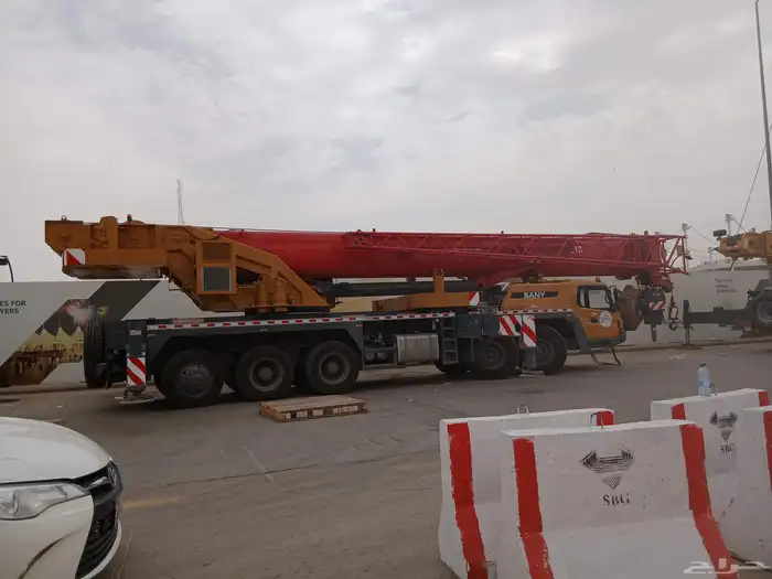 يوجد لدينا جميع انواع المعدات كرينات و سيزارلفت مان لفت 4