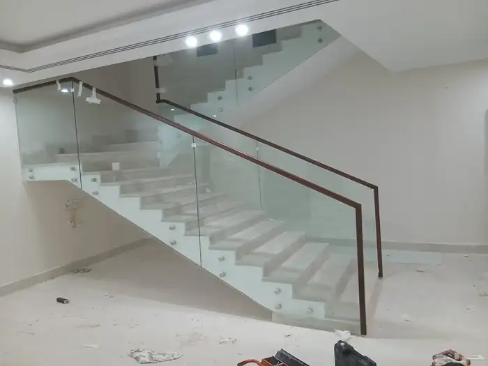 تفصيل درابزين زجاج للفلل درابزين درج داخلي 2