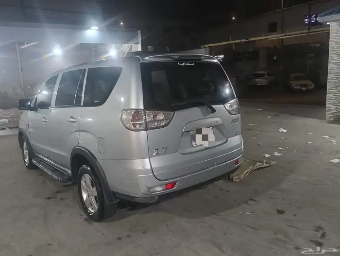 للبيع سيارة سي ام سي 2015 عائلية 7 ركاب الممشى 237000 الف ك 8