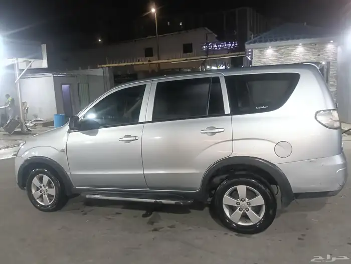 للبيع سيارة سي ام سي 2015 عائلية 7 ركاب الممشى 237000 الف ك 6