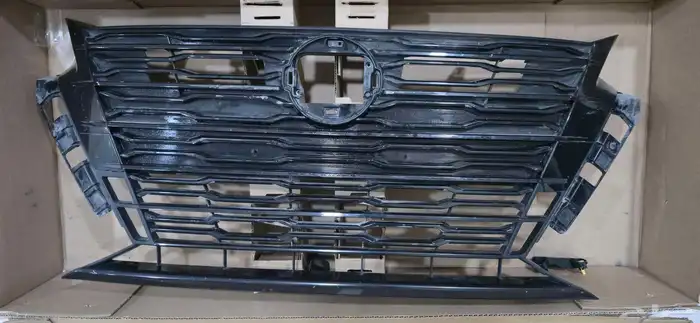 شبك نيسان التيما 24 العلامه الكبيره الي فيها ردار وعليه PPF 0