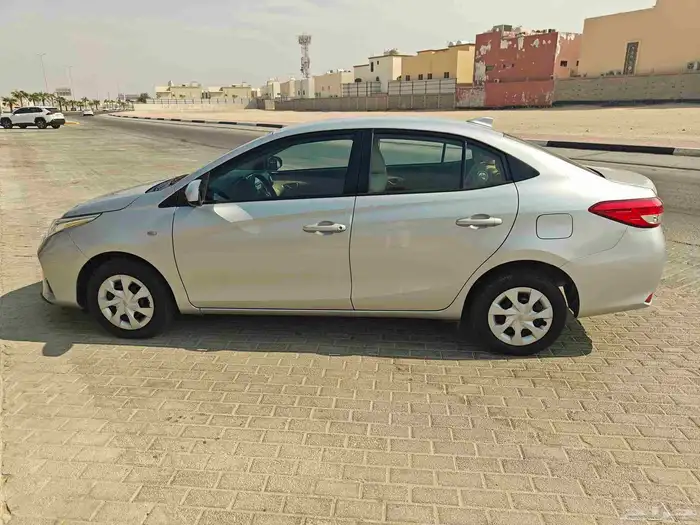 للبيع تويوتا يارس 2022 وكاله 3