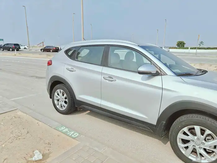 Tucson 2020 mid trim 211 k Kms   60 k sar   no accident. Sau 12