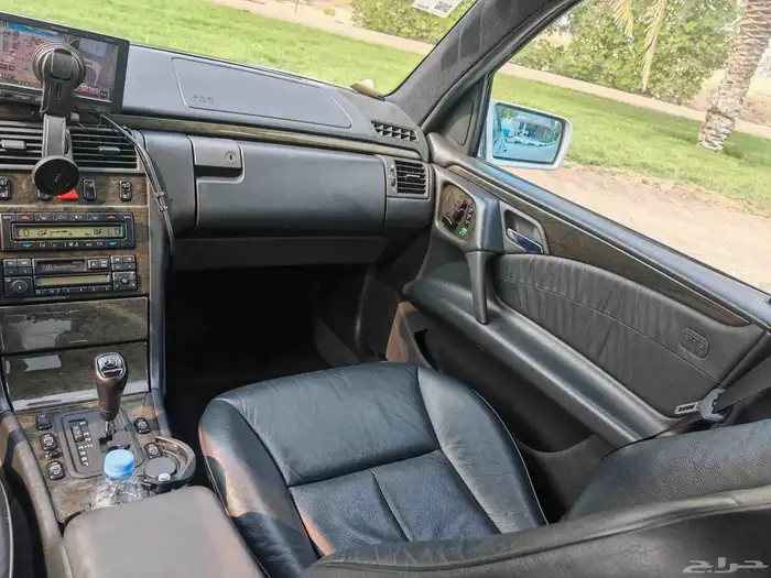 1996 مرسيدس E400 10