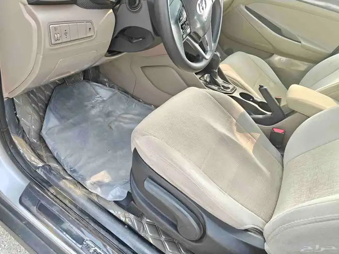 Tucson 2020 mid trim 211 k Kms   60 k sar   no accident. Sau 6