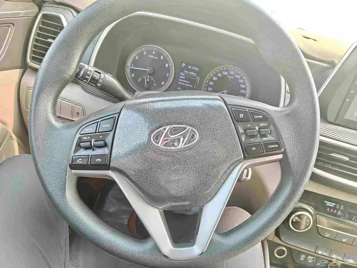 Tucson 2020 mid trim 211 k Kms   60 k sar   no accident. Sau 9