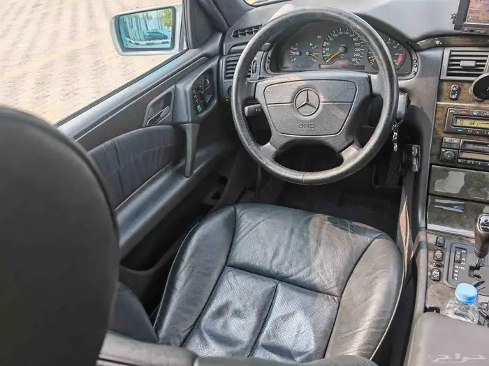 1996 مرسيدس E400 11