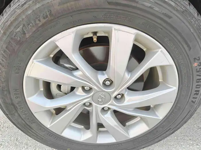 Tucson 2020 mid trim 211 k Kms   60 k sar   no accident. Sau 15