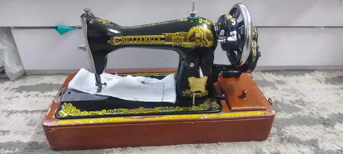مكينة خياطة أبو الفراشة اصلية قديمة ثراثيه 3