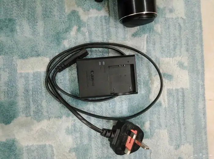 للبيع كاميرا canon مع ملحقاتها 0