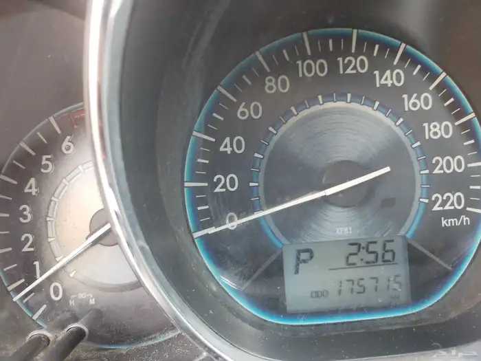 تويوتا يارس ابيض 2016 5