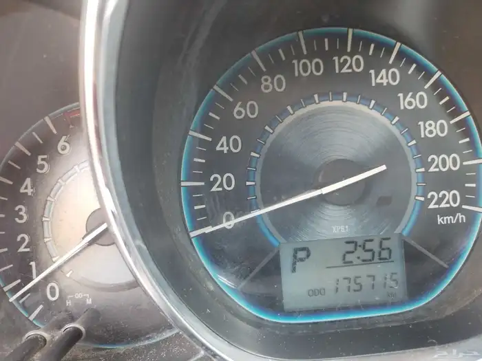 تويوتا يارس ابيض 2016 4