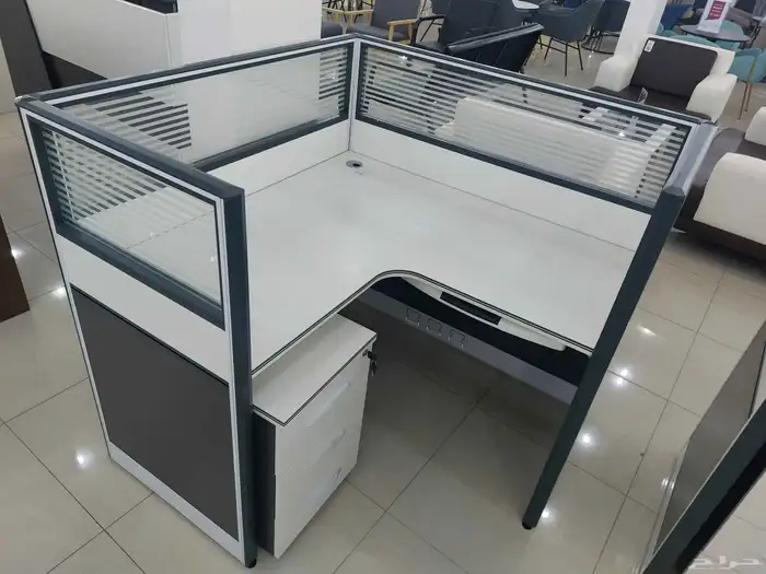 بارتيشن رباعي ثنائي و مفردلون ابيض و جملي كرسي دوار قاعده كر 10