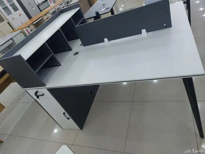 بارتيشن رباعي ثنائي و مفردلون ابيض و جملي كرسي دوار قاعده كر 8