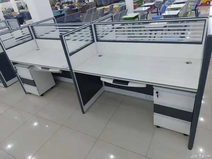 بارتيشن رباعي ثنائي و مفردلون ابيض و جملي كرسي دوار قاعده كر 9