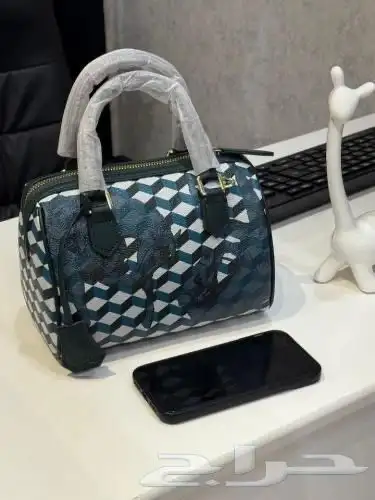 شنط درجه أولى وسكارف رجالي تنفع هداياأهدومن تحبون السعر170 2