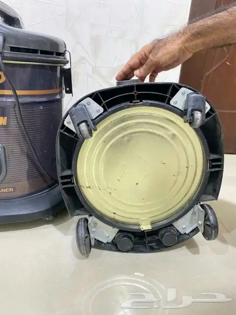 مكنسه سانيو شغال بدون لي نظيف جدا 3