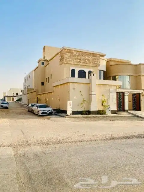 فيلا درج صاله وشقتين بحي البيان 1