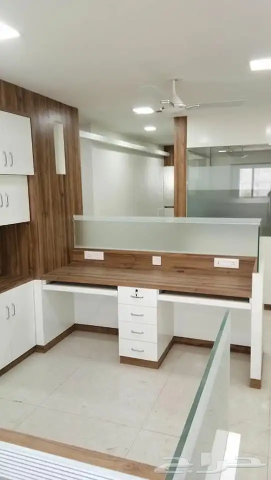 أثاث مكتبي متين بتصاميم عصرية 0