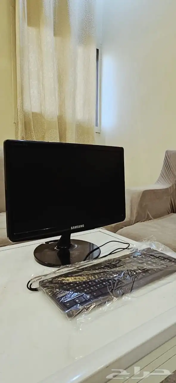 شاشه كمبيوتر ولوحه مفاتيح 0