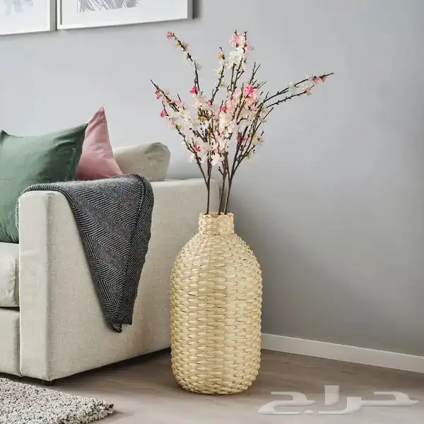 مزهرية خشبية مع ورد من ايكيا 1