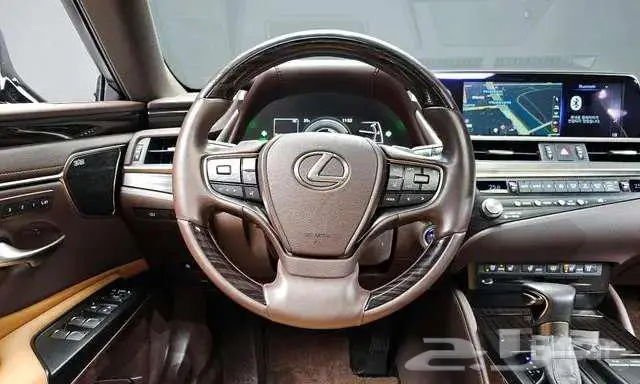 لكزس - Es300 - 2023 12