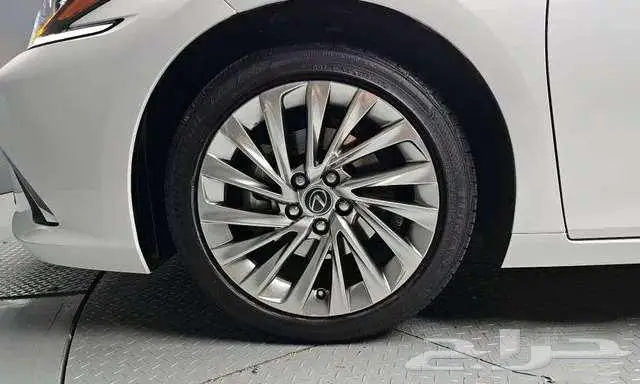 لكزس - Es300 - 2023 17