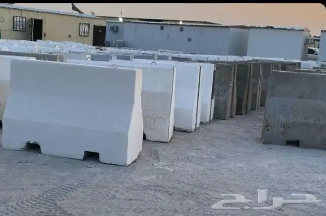 حواجز خرسانية نيوجرسي سفتي مصدات قواعد انارة 0