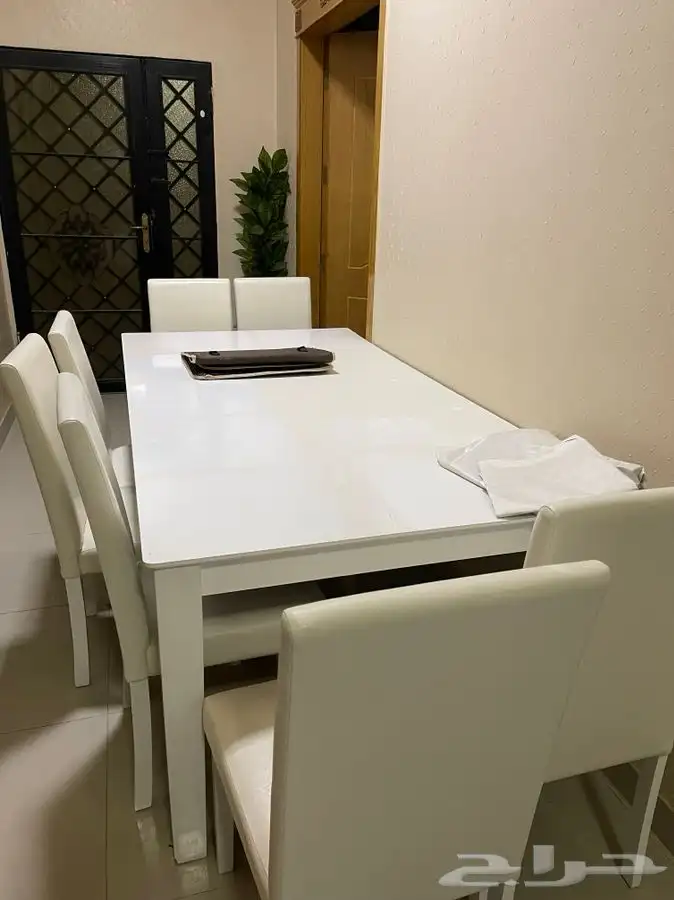 طاولة طعام 0