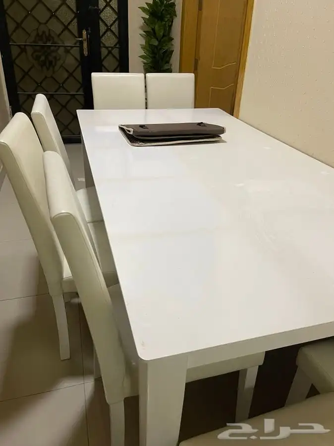 طاولة طعام 1